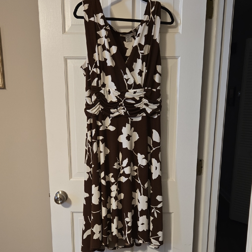 Chocolate and Ivory Floral Sleeveless Dress
